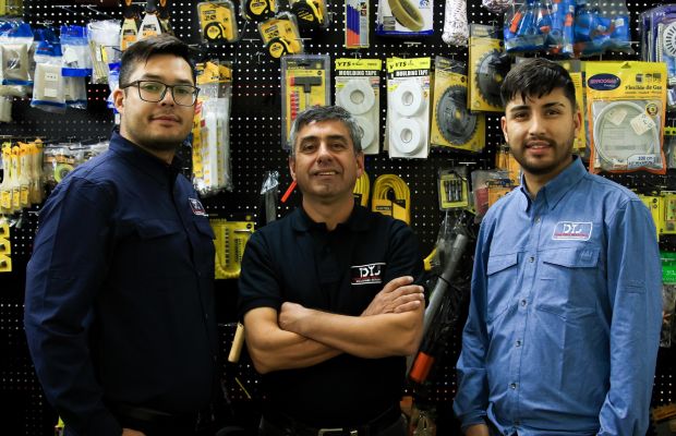 Nuestro equipo en la ferretería